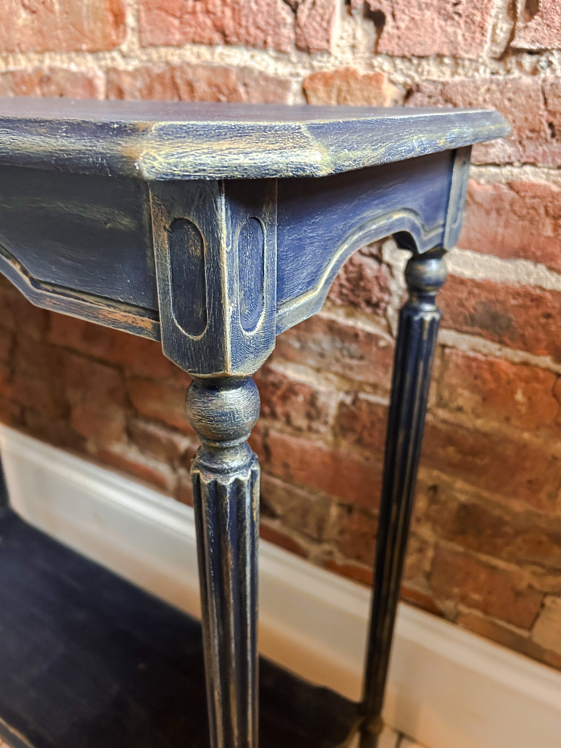 Refurbished Console Table in Old Navy - The Barn Shed