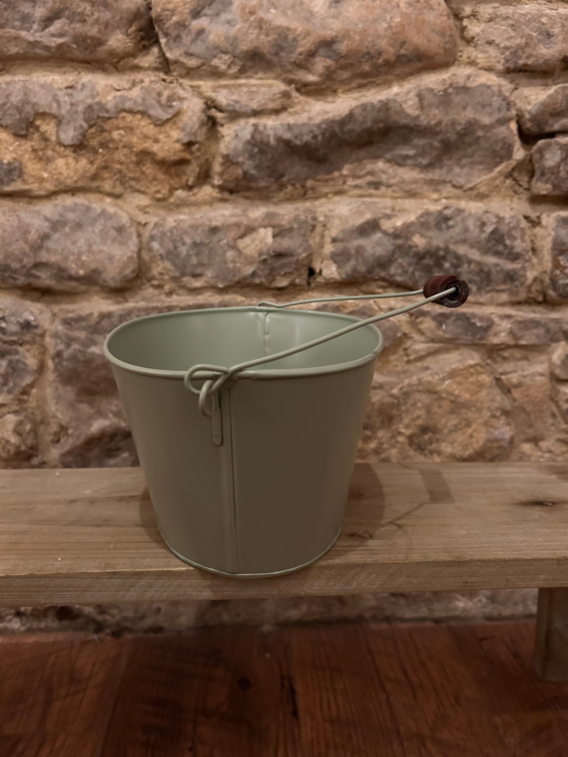 Oval Vintage Planter with Hang Tag-Various colours - The Barn Shed