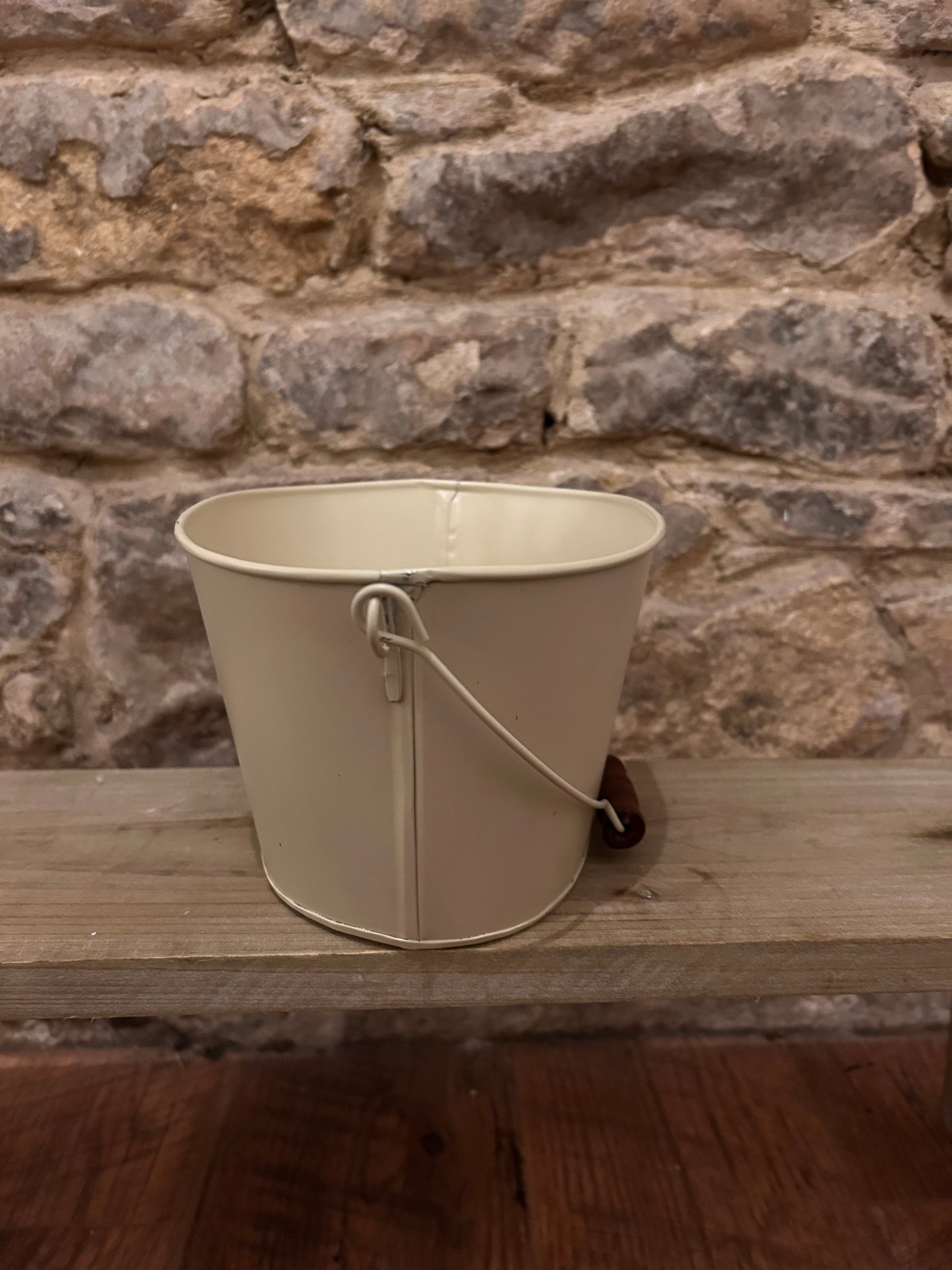 Oval Vintage Planter with Hang Tag-Various colours - The Barn Shed